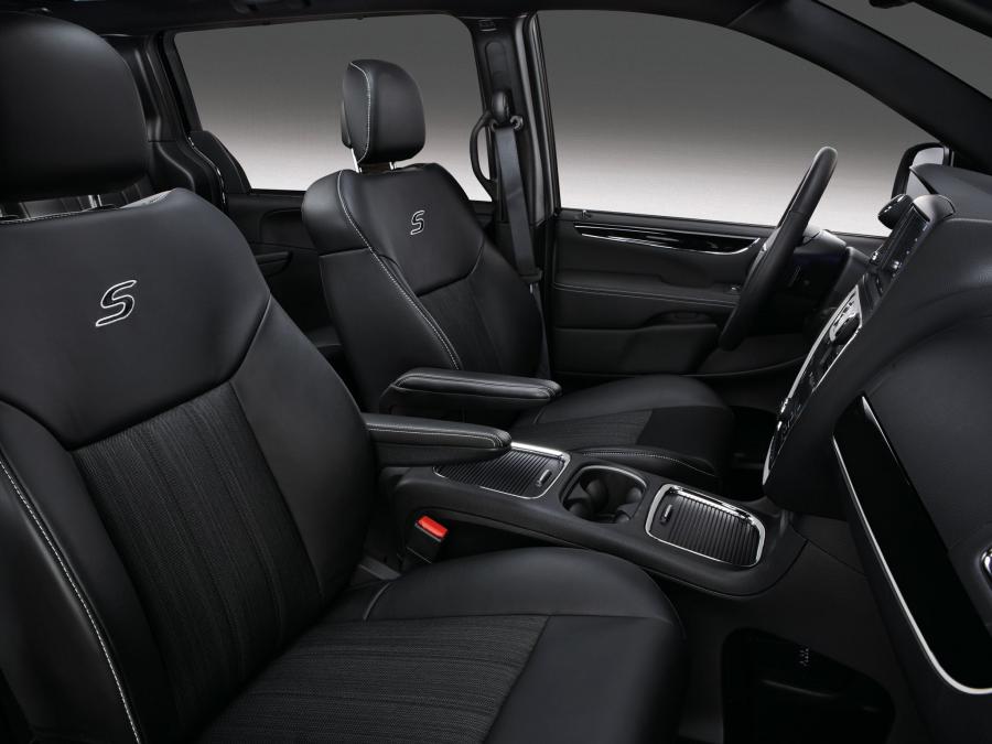  Lancia Voyager S 2013 года  (фото 4 из 4)